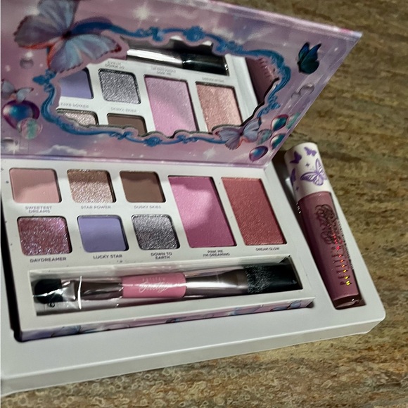 Petite 'n Pretty Dream Land Eye & Cheek Palette & Pink Cloud 10k Shine Lipgloss - Picture 2 of 16